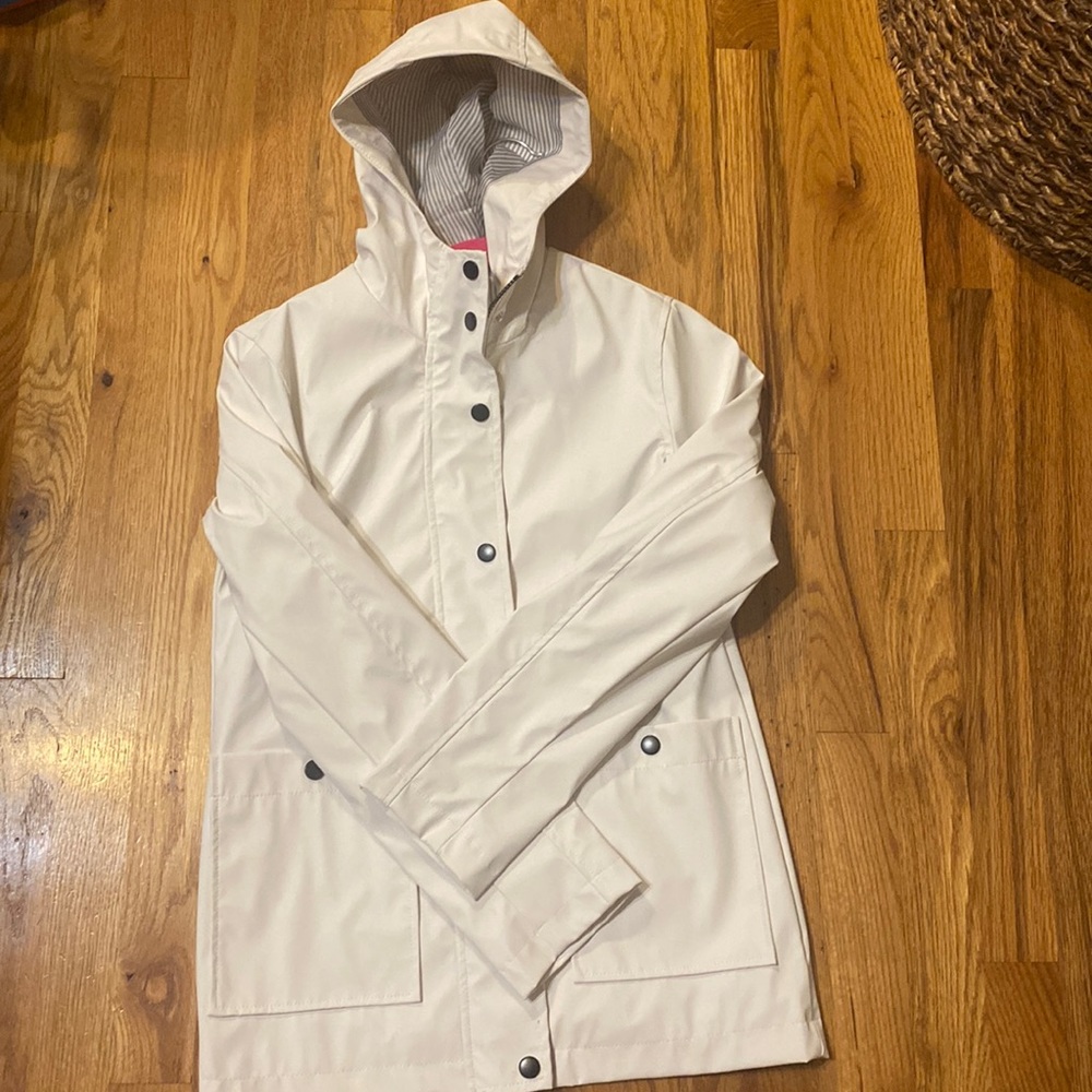 Girl’s white Raincoat size 10/12 in excellent condition and gently worn